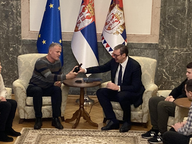 Aleksandar Vučić i Srđan Petrović.jpg