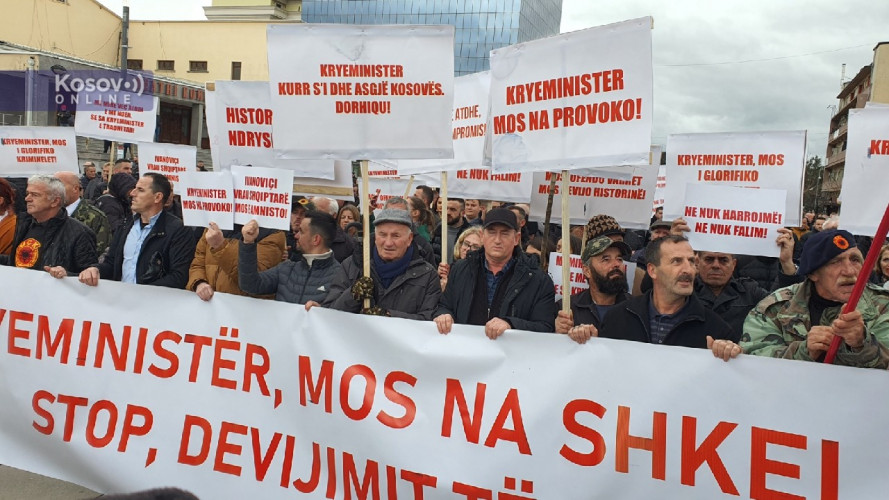 Protest u Prištini zbog izjave Kurtija o Ivanoviću.jpg Protest u Prištini zbog izjave Kurtija o Ivanoviću.jpg
