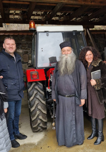 Voćarski traktor za Manastir Zočište