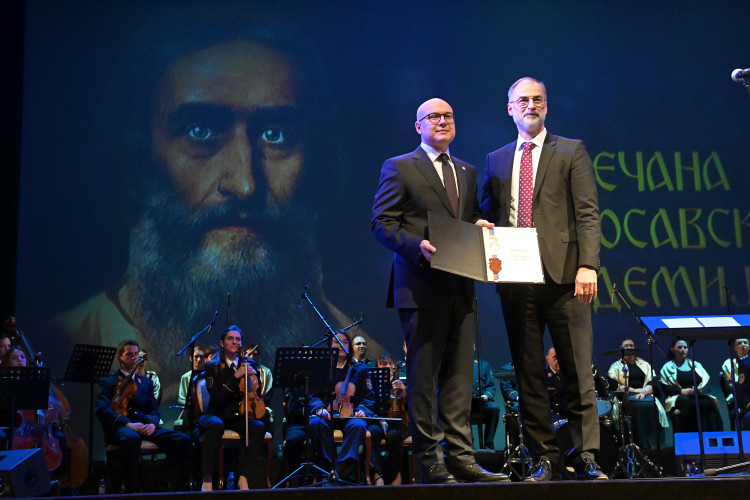 Vučević na Svetosavskoj akademiji u Skoplju.jpg Vučević na Svetosavskoj akademiji u Skoplju.jpg