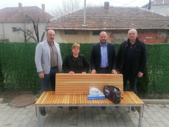 Klupa poklon Tehničke škole "Nikola Tesla" opštini Obilić