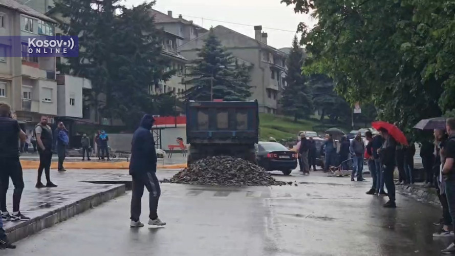 Blokada u Leposaviću