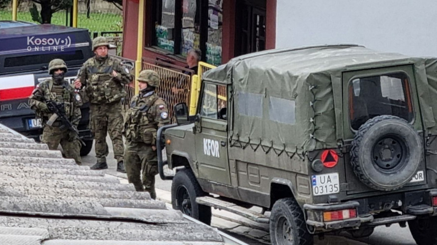 Pripadnici Kfora u Zvečanu