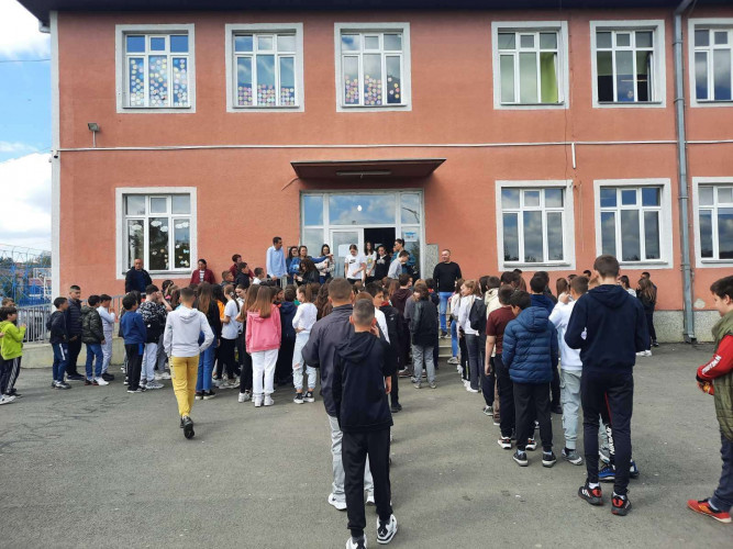 Odavanje pošte u Gračanici Odavanje pošte u Gračanici