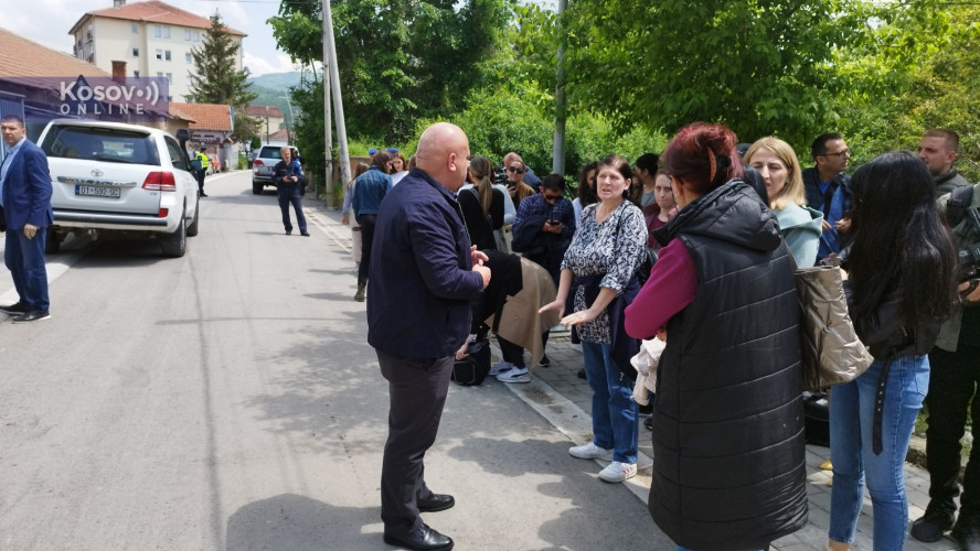 Protest zbog preuzimanja opštine Severna Mitrovica Protest zbog preuzimanja opštine Severna Mitrovica