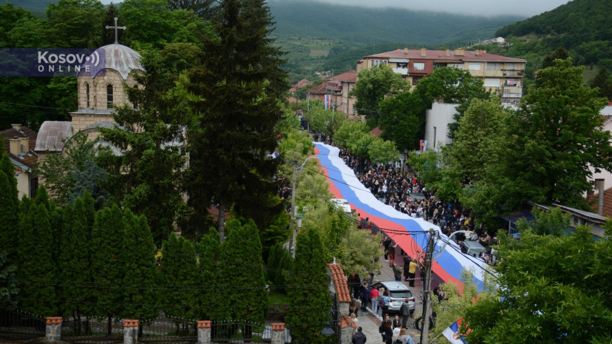 U Zvečanu razvijena zastava Srbje od 250m