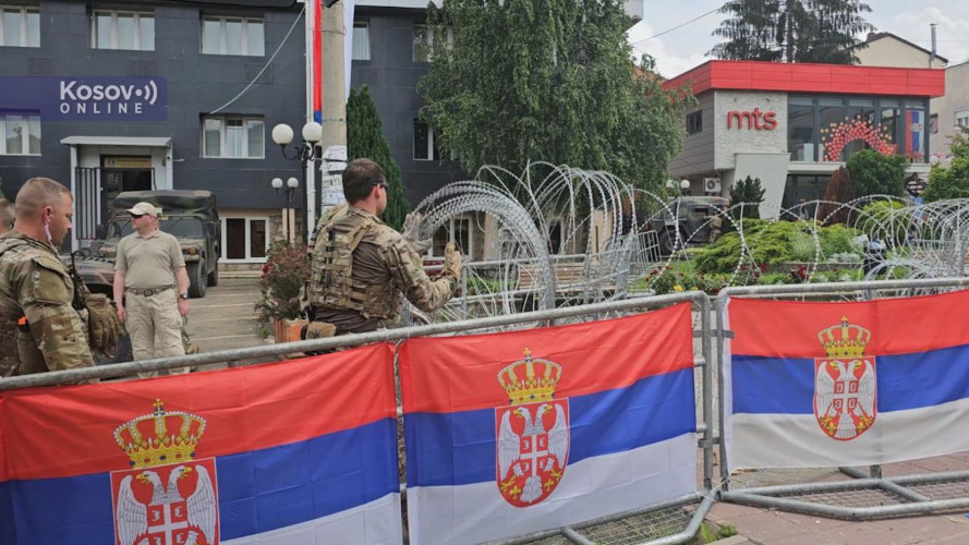 Leposavić Kfor skida žicu