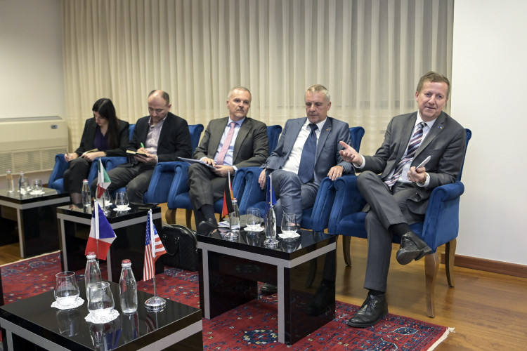 Ambasadori Kvinte