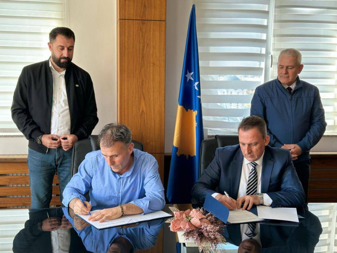 Hetemi u zgradi Opštine Leposavić sa Svečljom, Krasnićijem i Cemajom