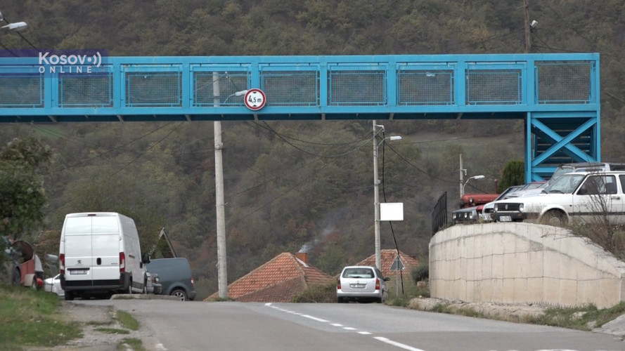 Kosovski specijalci uklonili pano "Ovo je Srbija" u Sočanici Kosovski specijalci uklonili pano "Ovo je Srbija" u Sočanici