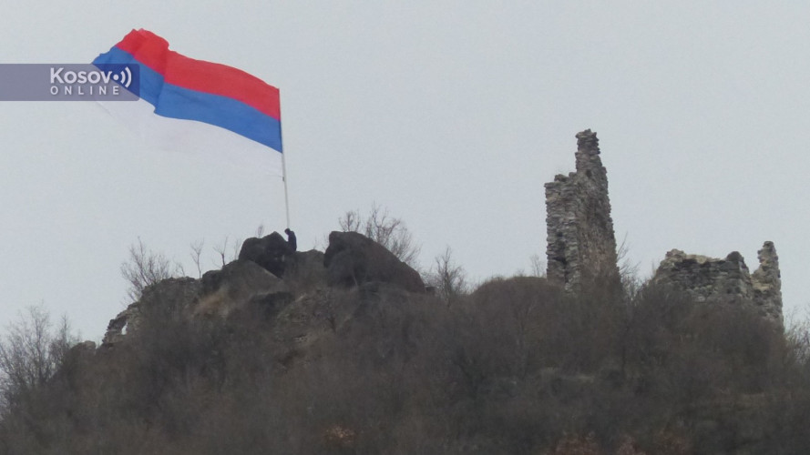 Zvečanska tvrđava, zastava
