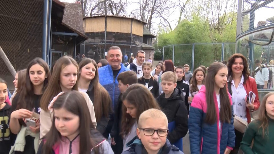 Deca sa Kosova u zoološkom vrtu