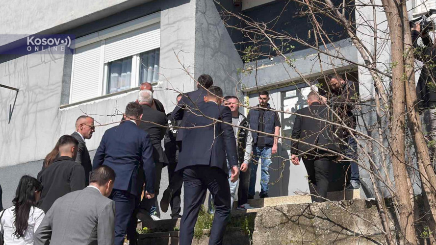 Kurti u poseti porodici Haradinaj u S. Mitrovici  