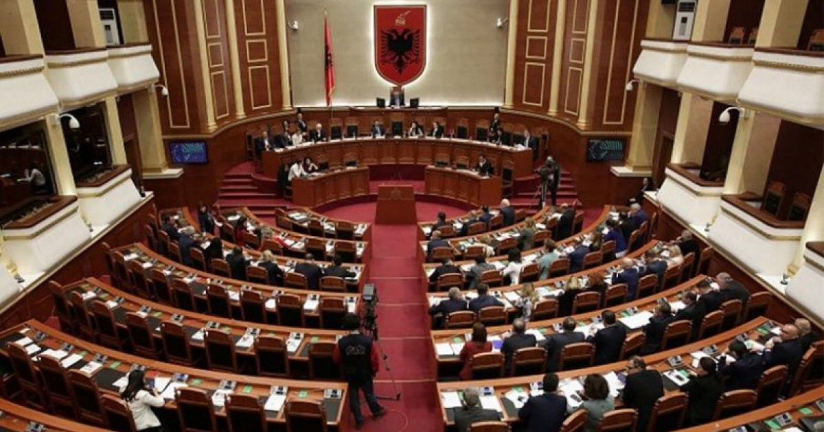 Tenzije u albanskom parlamentu, Pelješi prekinuo Berišin govor