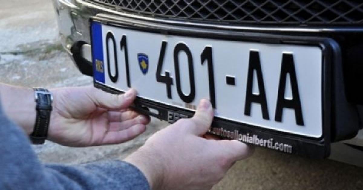 Запрет на номера машины. Автономера Косово. Косовские номера машин. RKS автомобильные номера. Сербия номера машин.