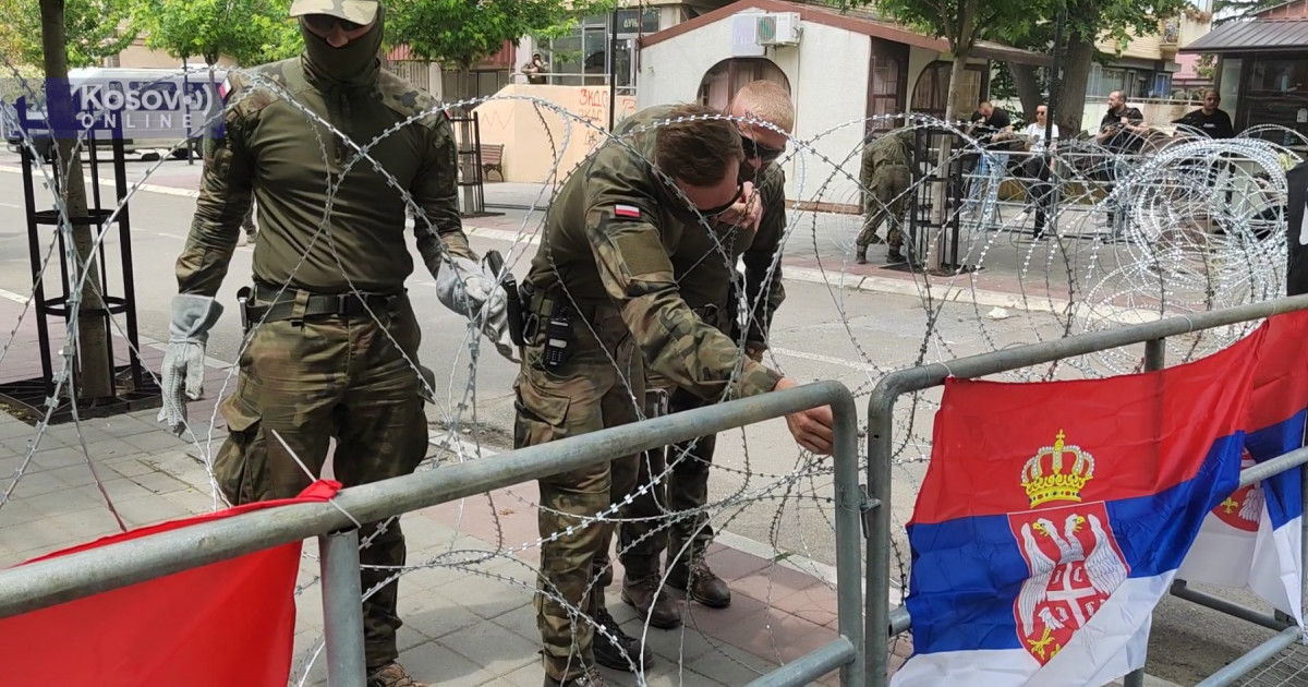 KFOR removed barbed wire in Zvecan - Kosovo Online