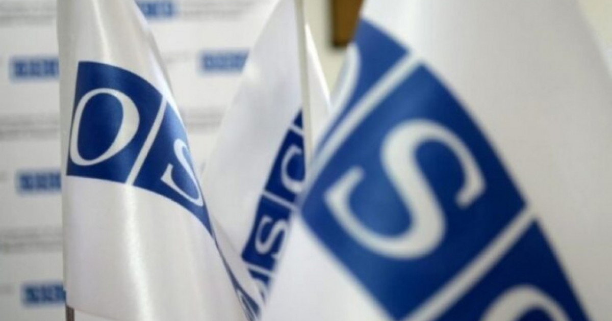 Oebs producira dokumentarni film „Iza naslova“ o pretnjama novinarima i nekažnjivosti