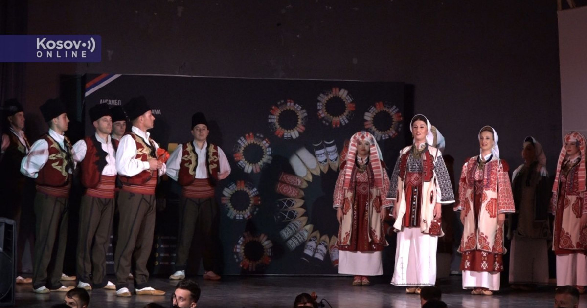 Ansambl „Venac“ pred punom salom u Lešku predstavio kosovsko-metohijske igre i pesme