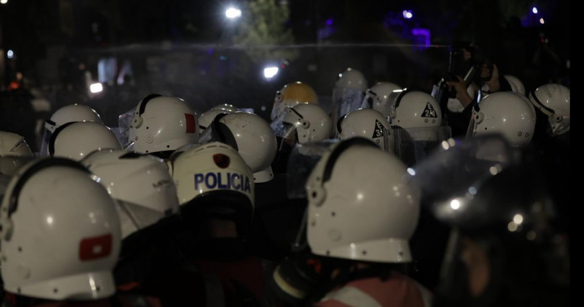 Sukobi i povređeni na protestu opozicije u Tirani, privedeno više osoba