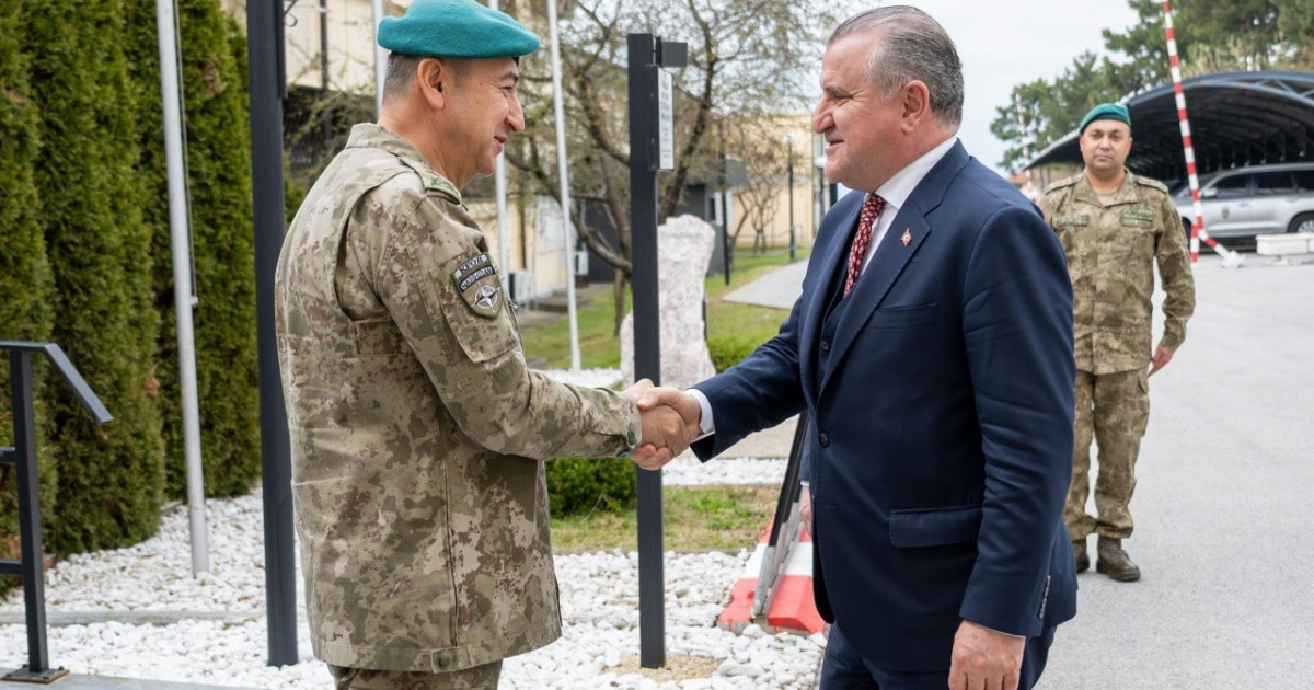 Ulutaš sa turskim ministrom omladine i sporta o aktivnostima Kfora i situaciji na Kosovu