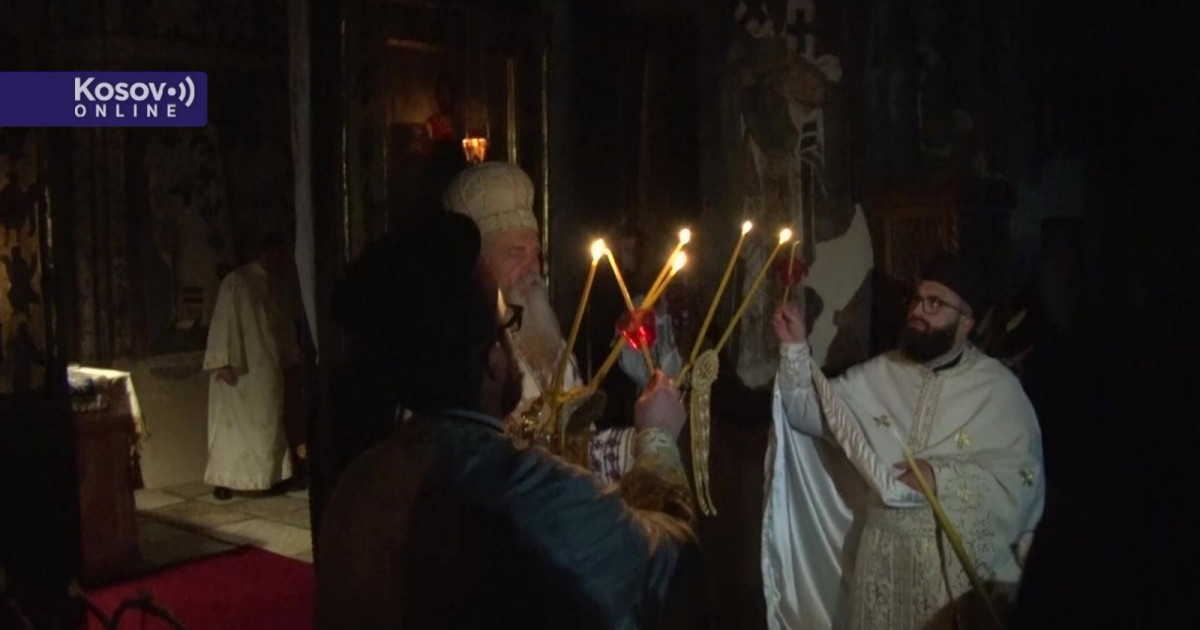 (Video) Ponoćnom liturgijom u manastiru Gračanica dočekan Vaskrs: Vera jača od straha, ljubav od svake mržnje