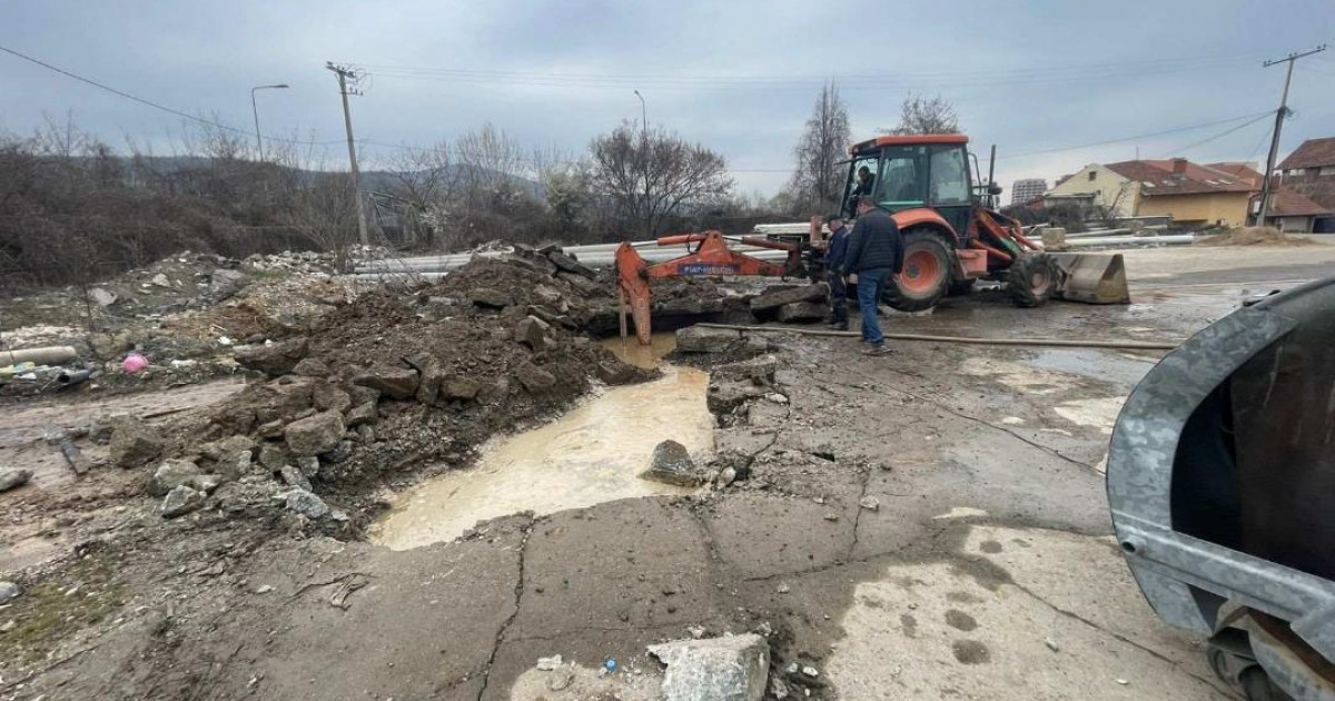 (Foto) Opština Severna Mitrovica: Intenzivni radovi na sanaciji kvarova na više lokacija