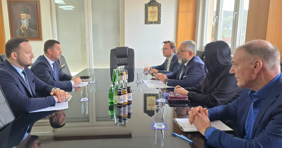 Todić na sastanku sa Barbanom: Međunarodna zajednica mora doprineti zaštiti prava i bezbednosti građana