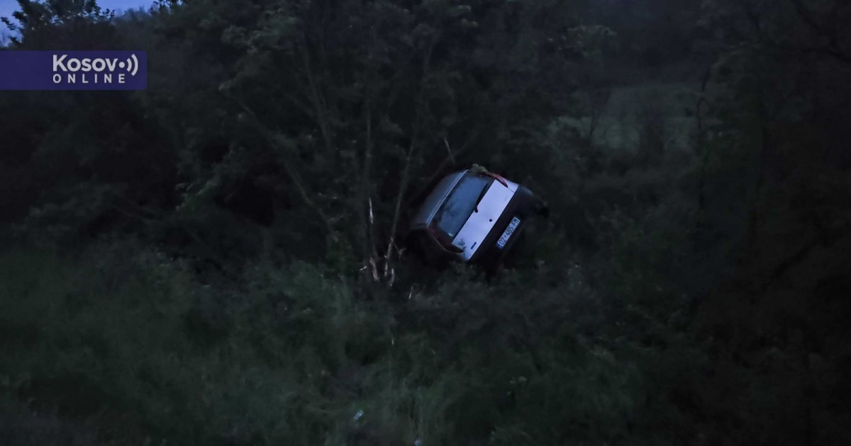 (Video) Automobil sleteo s puta kod Leposavića, povređeni van životne opasnosti