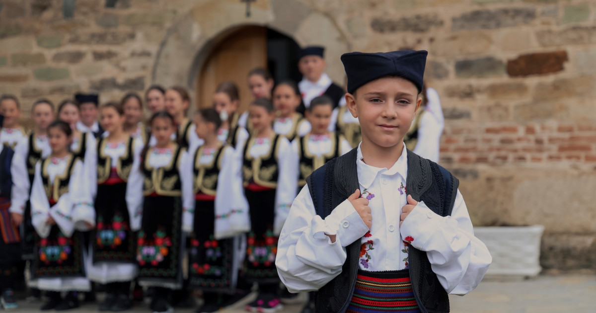 Gujon: Nove folklorne nošnje za decu u srpskim enklavama na KiM