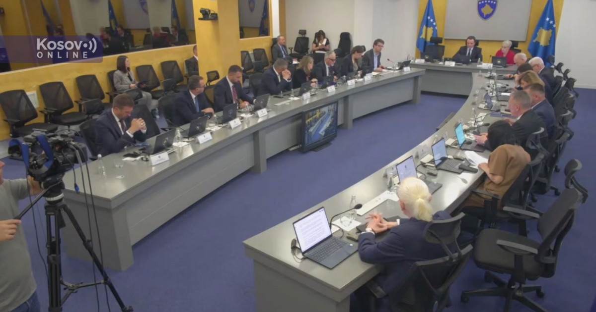 (Video) Kurti: Za penzionere, decu, privatni sektor i studente po 100 evra