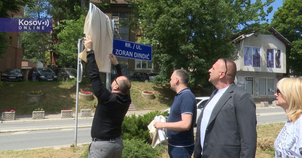 (Foto) Radojević prekrio nazive ulica, Kosovska policija uklonila platno: Postavljanje tabli protivno odluci SO Severna Mitrovica