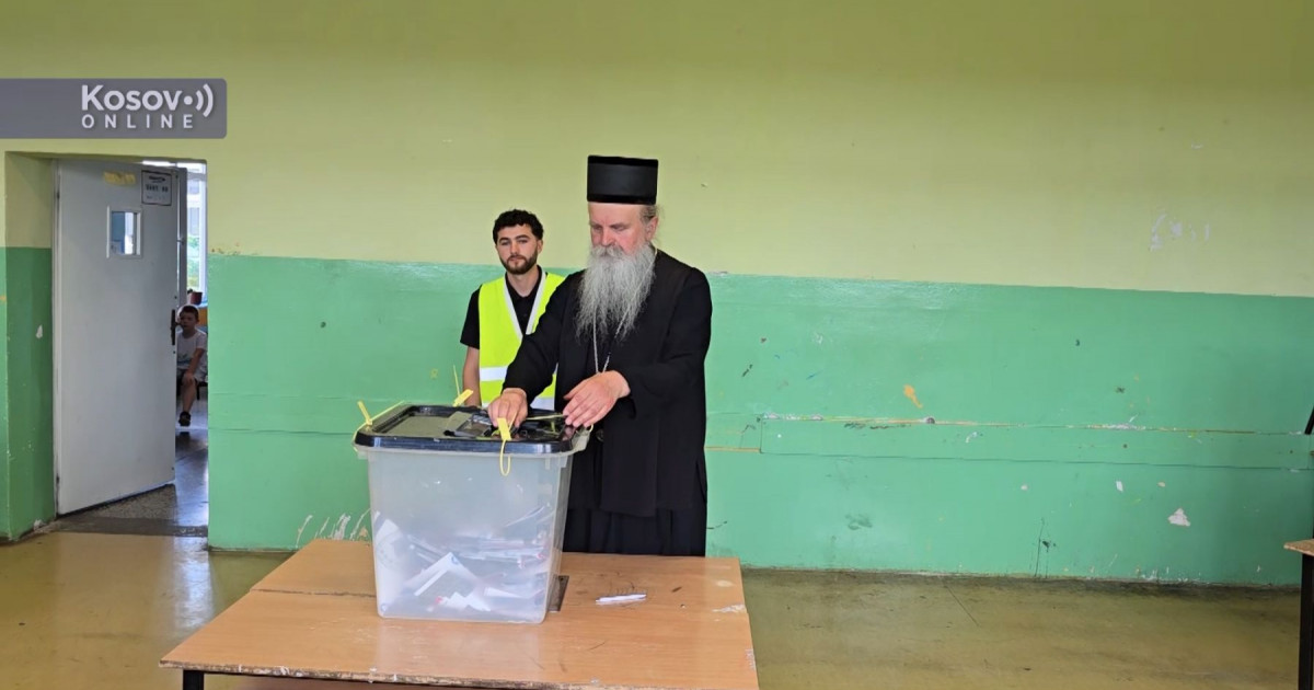 (Video) Mitropolit raško-prizrenski Teodosije glasao u Grača