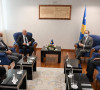 Avdulah Hoti sa kosovskim delegatima