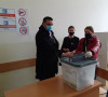 Aleksandar Spirić sa suprugom Jelenom tokom glasanja za gradonačelnika Severne Mitrovice