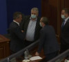 Arben Gaši razgovara sa poslanicima