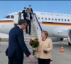 Vučić dočekao Merkel na aerodromu.png