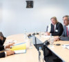 Predsednik privredne komore Srbije Marko Čadež, predsednik Privredne komore Kosova Ljuljzim Rafuna sa evropskim komesarom za proširenje Oliverom Varheljijem