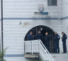 Kosovska policija polomila ćiriličnu tablu na opštini Zubin Potok