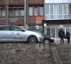 Jedan povređeni u eksploziji hospitalizovan u Mitrovici, Kosovska policija ispred bolnice