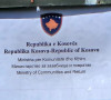 Postavljene table kosovskih institucija na zgradama koje je zauzela policija