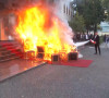 Albacija, poslanici Demokratske partije zapalili stolice ispred parlamenta