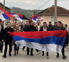 Srbi iz Gornjeg Kusca u Novom Brdu sa zastavama na glasanje