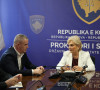  Laura Pula sa zamenikom generalnog direktora Kosovske policije 