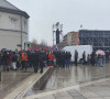 Narod pristiže na protest podrške OVK